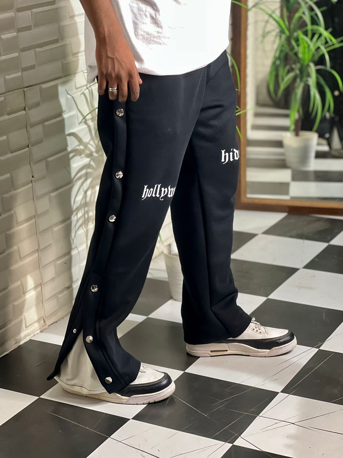 Hollywood Hideout Relax Fit Pant