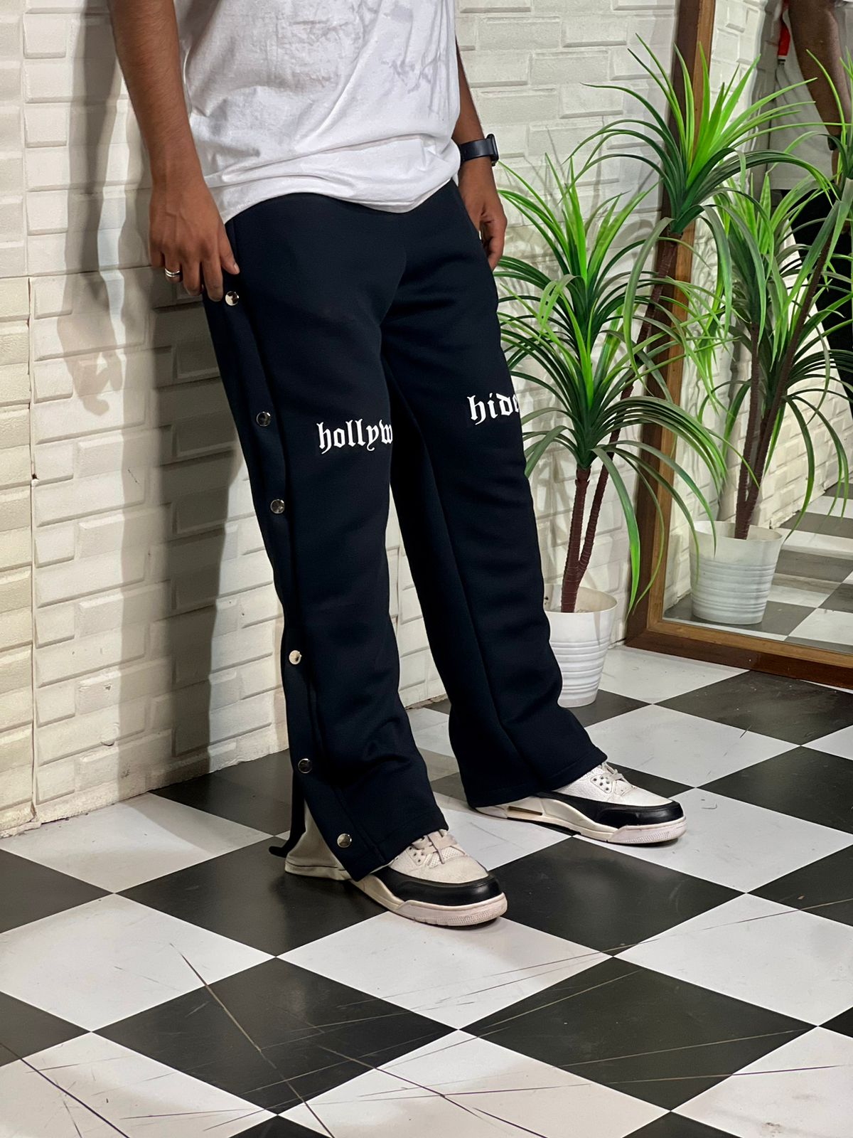 Hollywood Hideout Relax Fit Pant