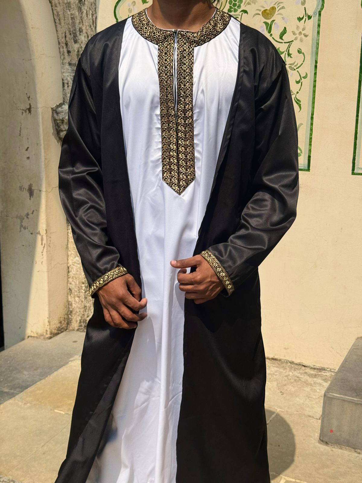 Black Shrug Omani Thobes